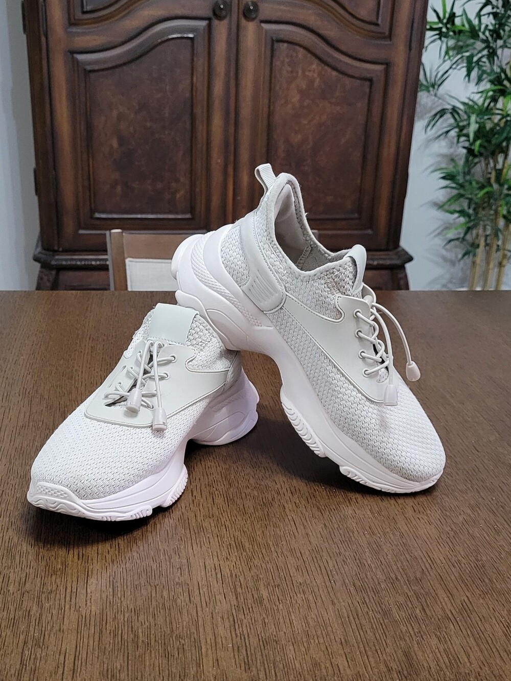 Women's Slip-On Knit Athletic Sneakers - White